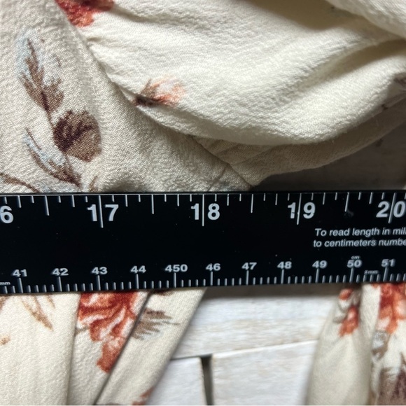 American‎ Eagle Romper Womens Medium Ivory Floral Bell Sleeve Ruffle Pockets - Picture 11 of 12